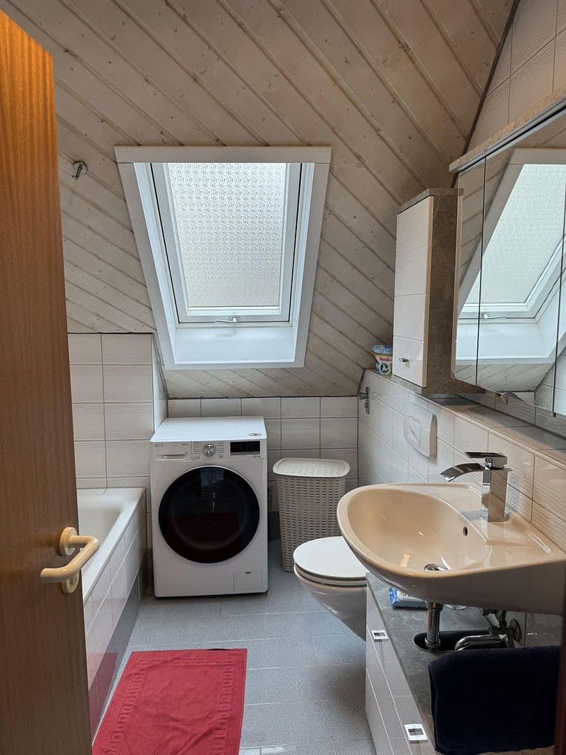 Pronájem bytu 2+1 45 m², Eningen unter Achalm, Bádensko-Württembersko Pronájem bytu 2+1 45 m², Eningen unter Achalm, Bádensko-Württembersko