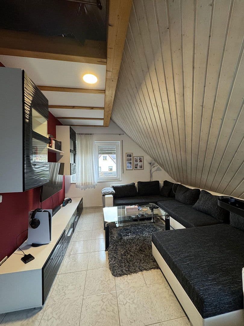 Pronájem bytu 2+1 45 m², Eningen unter Achalm, Bádensko-Württembersko Pronájem bytu 2+1 45 m², Eningen unter Achalm, Bádensko-Württembersko