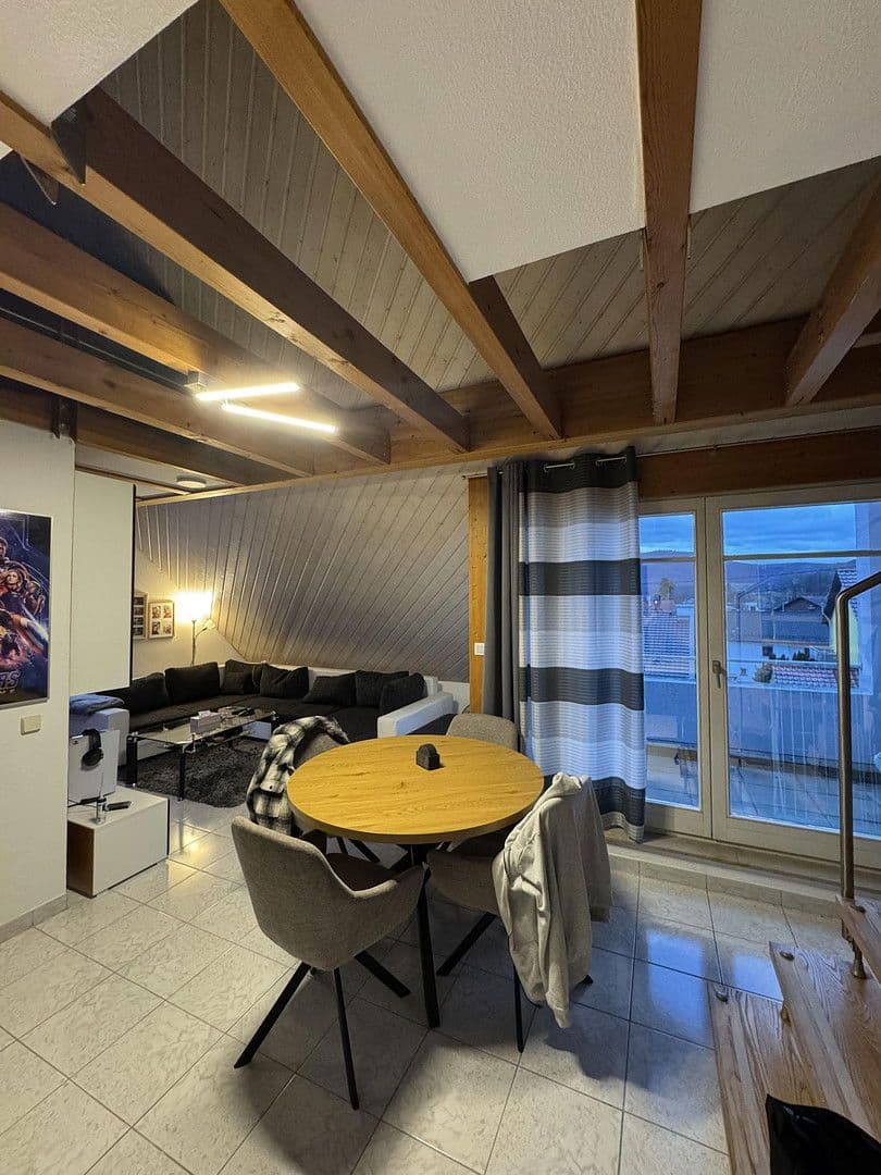 Pronájem bytu 2+1 45 m², Eningen unter Achalm, Bádensko-Württembersko Pronájem bytu 2+1 45 m², Eningen unter Achalm, Bádensko-Württembersko