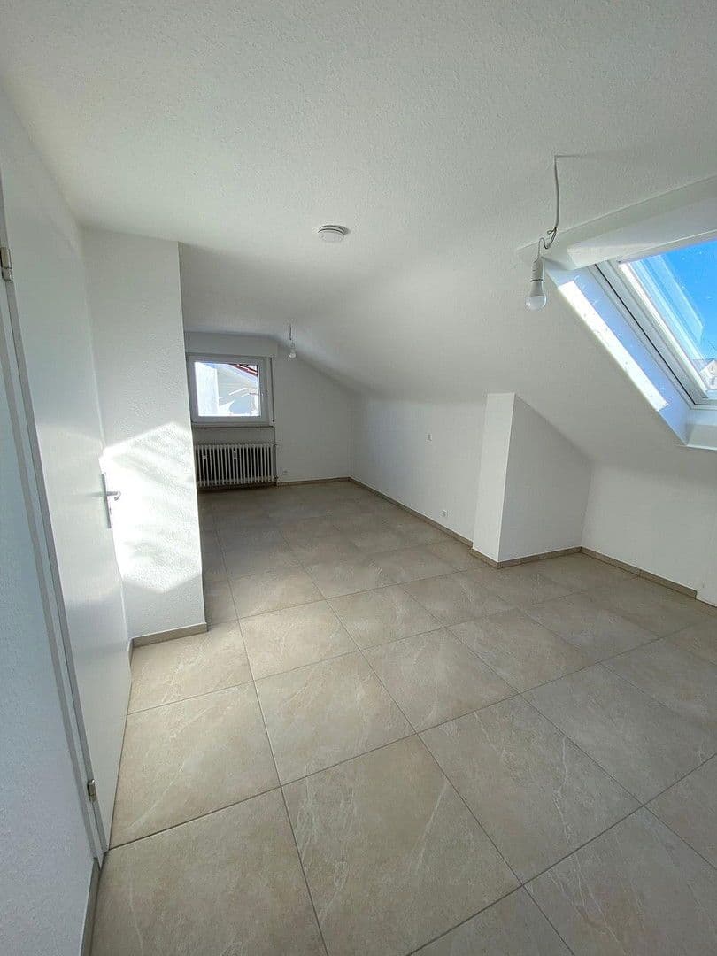 Pronájem bytu 3+1 78 m², Denkendorf, Bádensko-Württembersko Pronájem bytu 3+1 78 m², Denkendorf, Bádensko-Württembersko