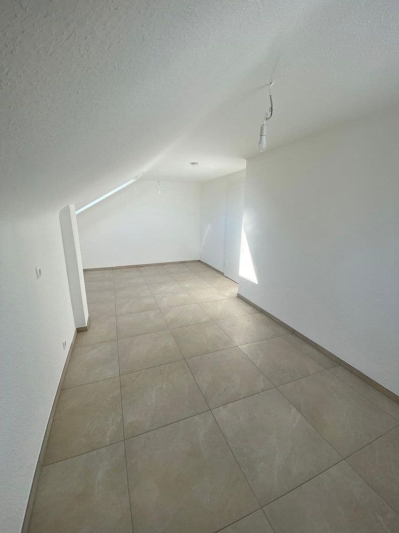 Pronájem bytu 3+1 78 m², Denkendorf, Bádensko-Württembersko Pronájem bytu 3+1 78 m², Denkendorf, Bádensko-Württembersko