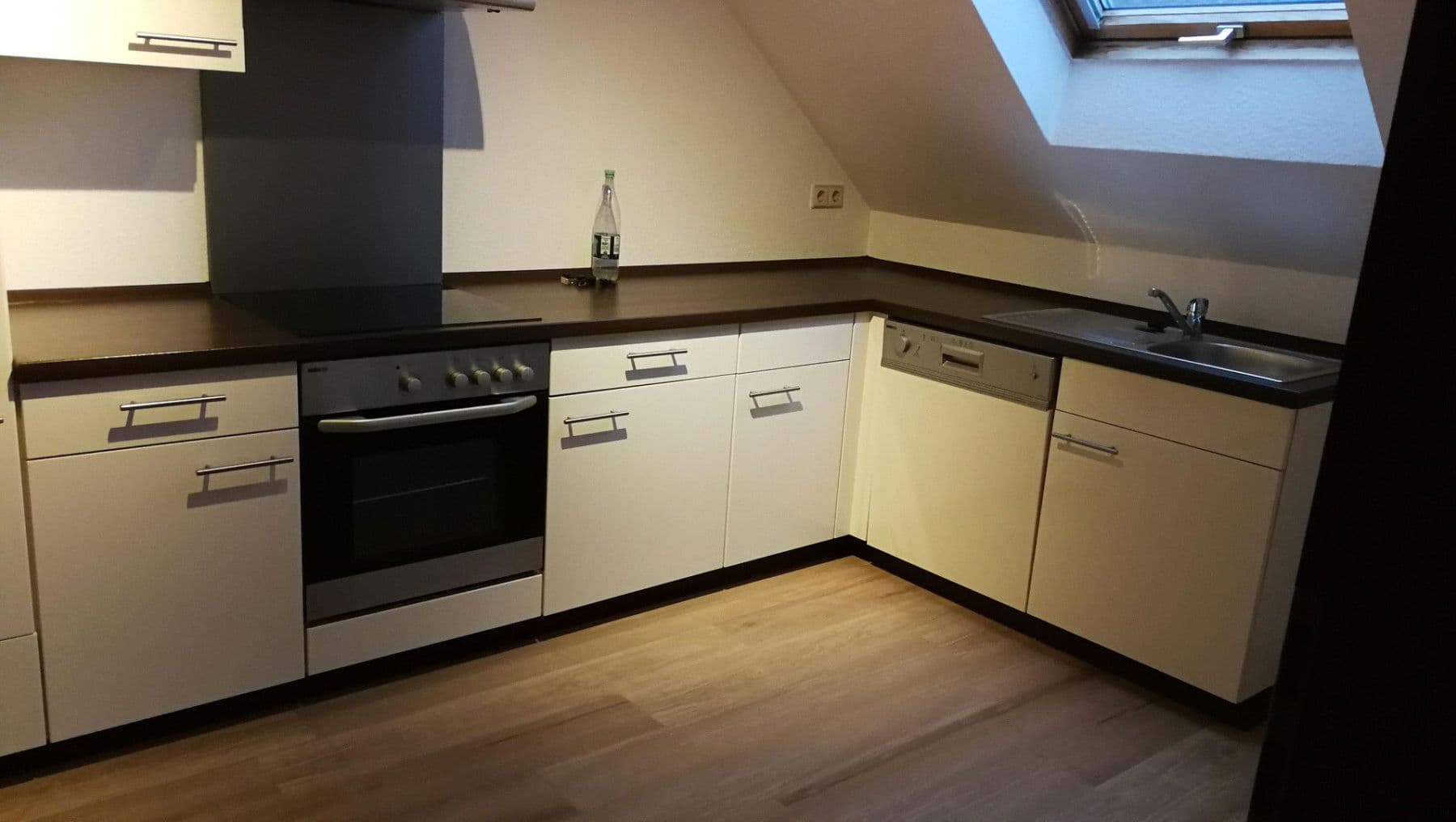 Pronájem bytu 2+1 50 m², Leonberg, Bádensko-Württembersko Pronájem bytu 2+1 50 m², Leonberg, Bádensko-Württembersko