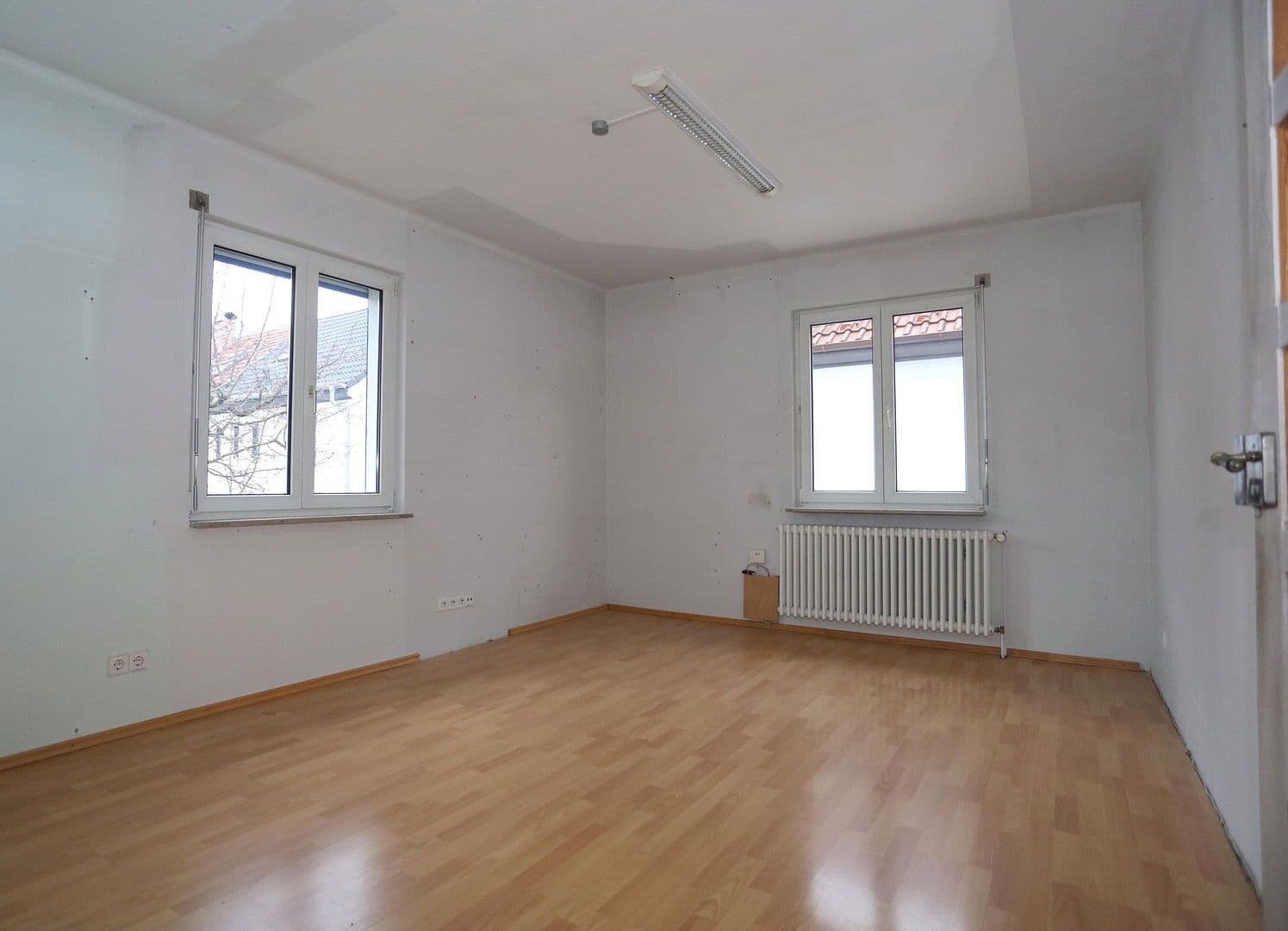 Prodej domu 95 m², pozemek 142 m², Reutlingen, Bádensko-Württembersko Prodej domu 95 m², pozemek 142 m², Reutlingen, Bádensko-Württembersko