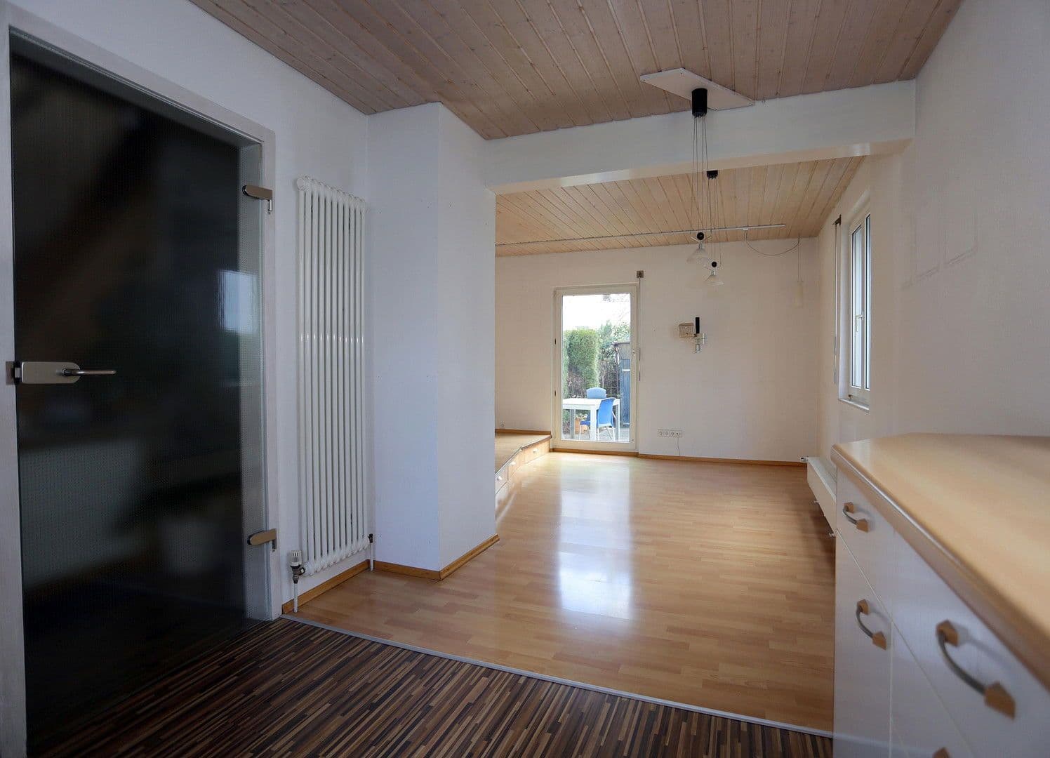 Prodej domu 95 m², pozemek 142 m², Reutlingen, Bádensko-Württembersko Prodej domu 95 m², pozemek 142 m², Reutlingen, Bádensko-Württembersko