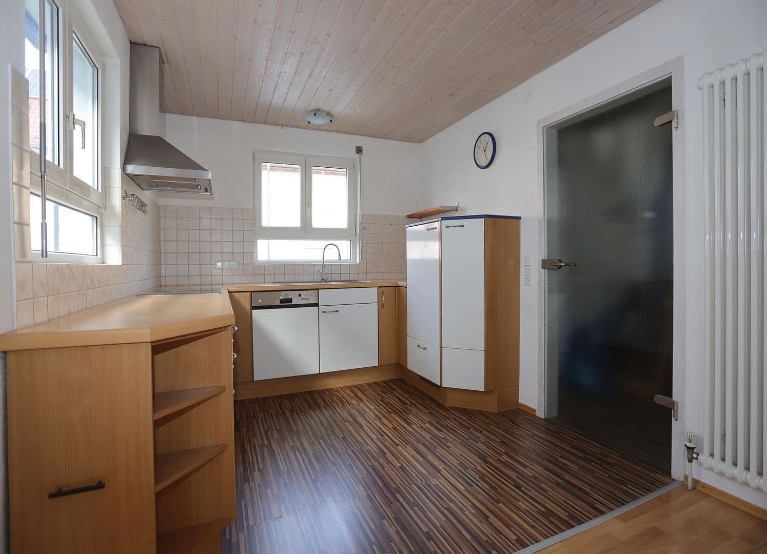 Prodej domu 95 m², pozemek 142 m², Reutlingen, Bádensko-Württembersko Prodej domu 95 m², pozemek 142 m², Reutlingen, Bádensko-Württembersko