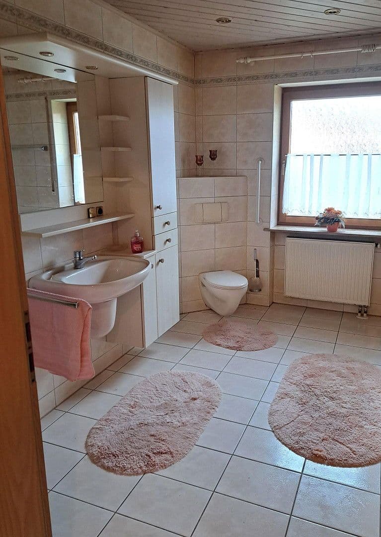 Prodej domu 140 m², pozemek 761 m², Hofheim in Unterfranken, Bavorsko Prodej domu 140 m², pozemek 761 m², Hofheim in Unterfranken, Bavorsko