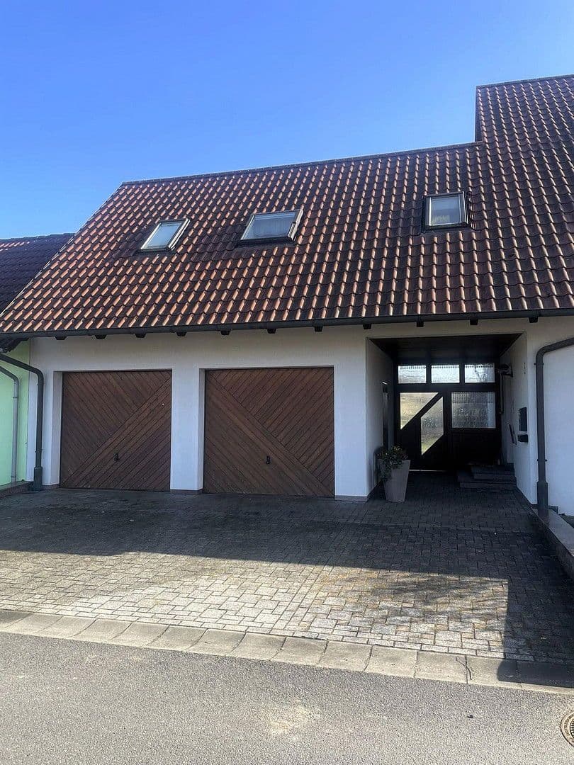 Prodej domu 140 m², pozemek 761 m², Hofheim in Unterfranken, Bavorsko Prodej domu 140 m², pozemek 761 m², Hofheim in Unterfranken, Bavorsko