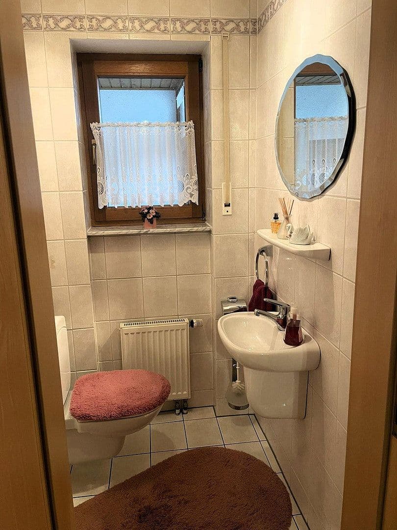 Prodej domu 140 m², pozemek 761 m², Hofheim in Unterfranken, Bavorsko Prodej domu 140 m², pozemek 761 m², Hofheim in Unterfranken, Bavorsko