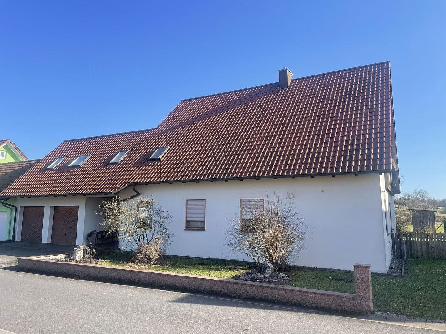 Prodej domu 140 m², pozemek 761 m², Hofheim in Unterfranken, Bavorsko Prodej domu 140 m², pozemek 761 m², Hofheim in Unterfranken, Bavorsko