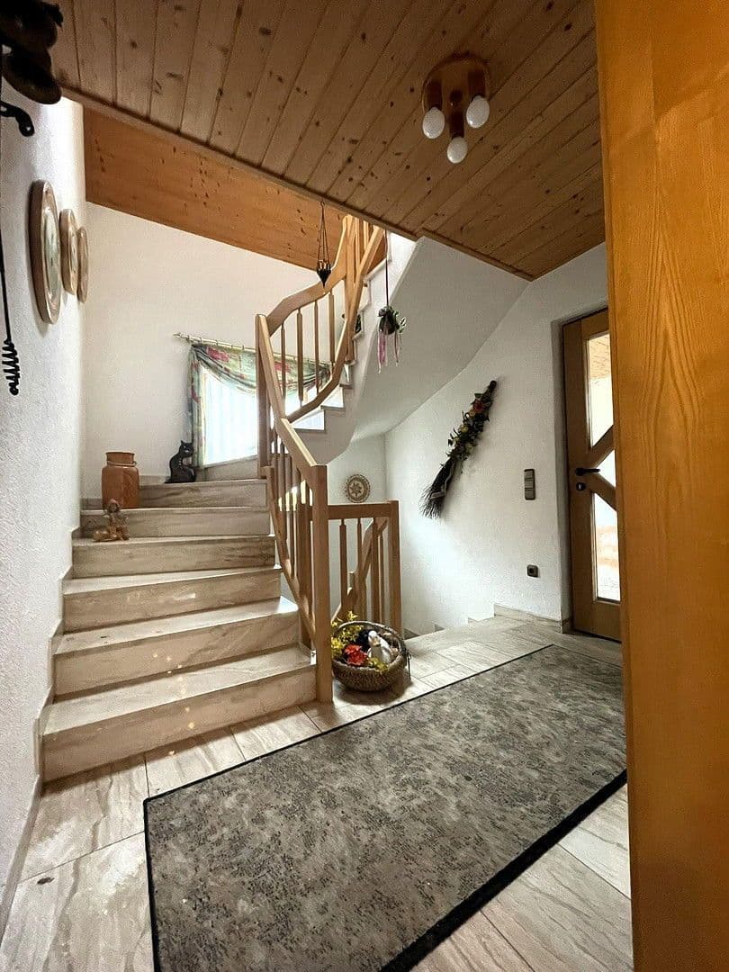 Prodej domu 140 m², pozemek 761 m², Hofheim in Unterfranken, Bavorsko Prodej domu 140 m², pozemek 761 m², Hofheim in Unterfranken, Bavorsko