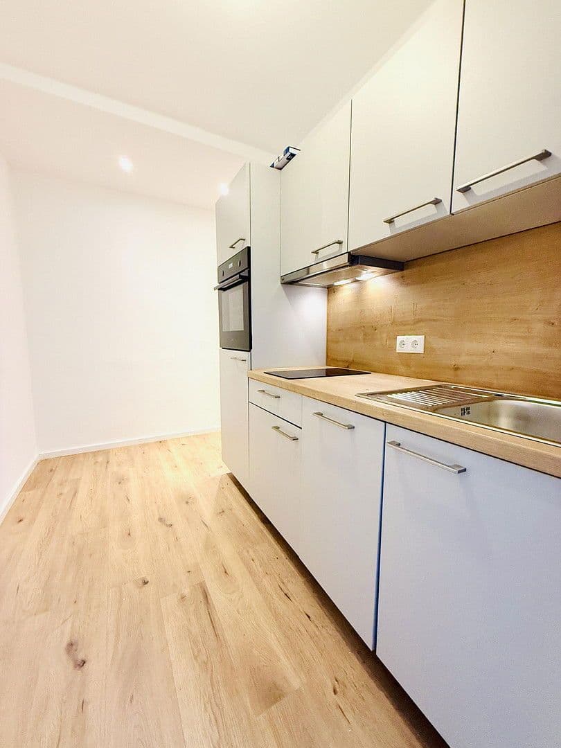 Pronájem bytu 1+kk 27 m², Lerchenauerstr. 12, München, Bavorsko Pronájem bytu 1+kk 27 m², Lerchenauerstr. 12, München, Bavorsko