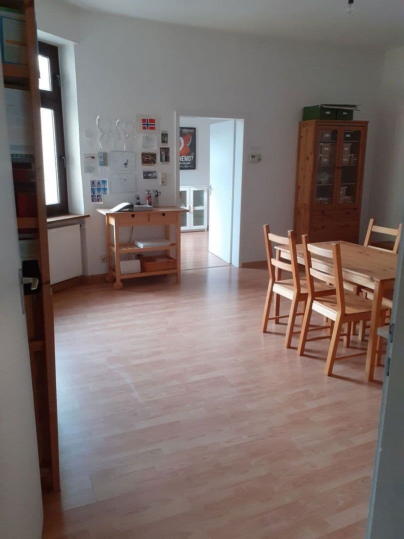 Pronájem bytu 4+1 120 m², Douglasstr. 6, Karlsruhe, Bádensko-Württembersko Pronájem bytu 4+1 120 m², Douglasstr. 6, Karlsruhe, Bádensko-Württembersko