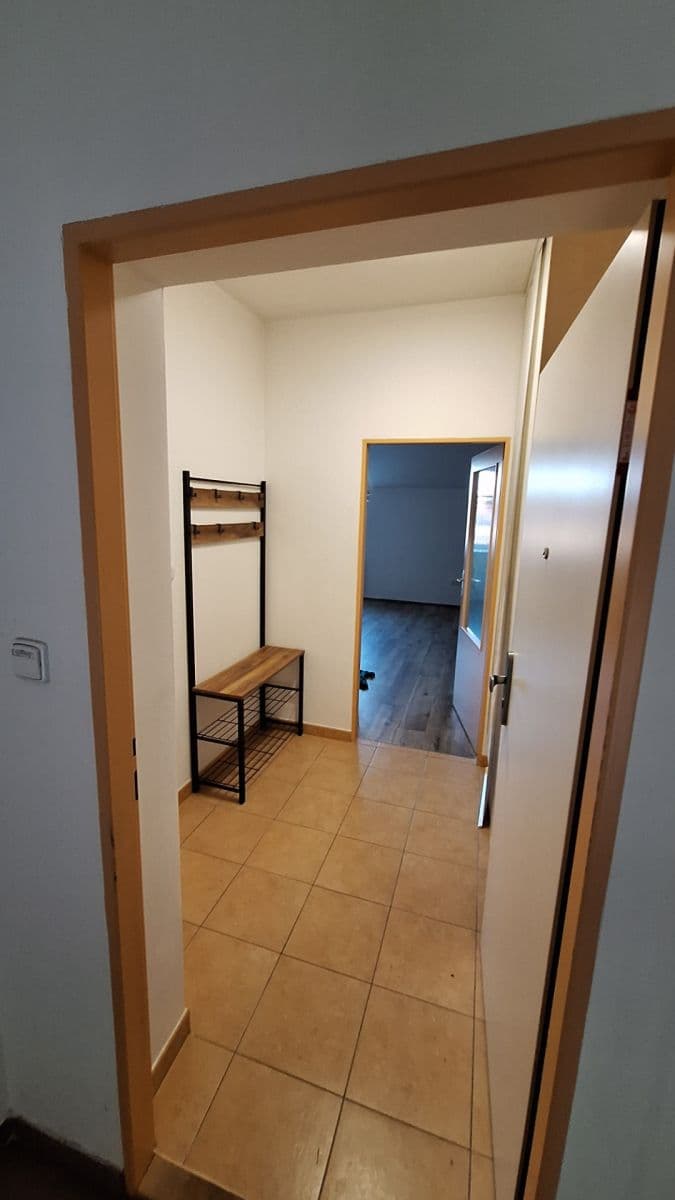 Pronájem bytu 2+kk 53 m², Kaštanová, Milovice, Středočeský kraj Pronájem bytu 2+kk 53 m², Kaštanová, Milovice, Středočeský kraj