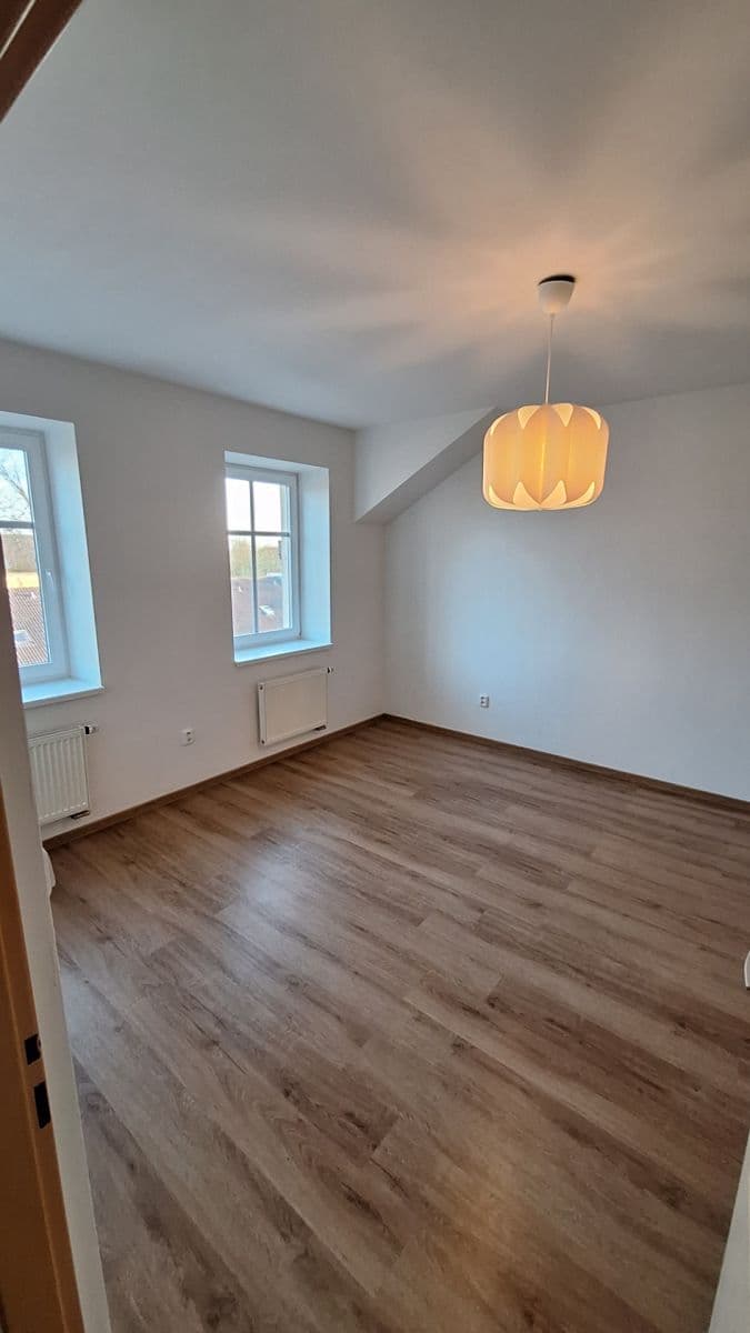 Pronájem bytu 2+kk 53 m², Kaštanová, Milovice, Středočeský kraj Pronájem bytu 2+kk 53 m², Kaštanová, Milovice, Středočeský kraj