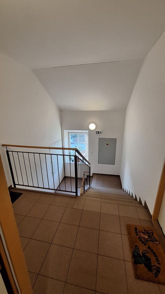 Pronájem bytu 2+kk 53 m², Kaštanová, Milovice, Středočeský kraj Pronájem bytu 2+kk 53 m², Kaštanová, Milovice, Středočeský kraj