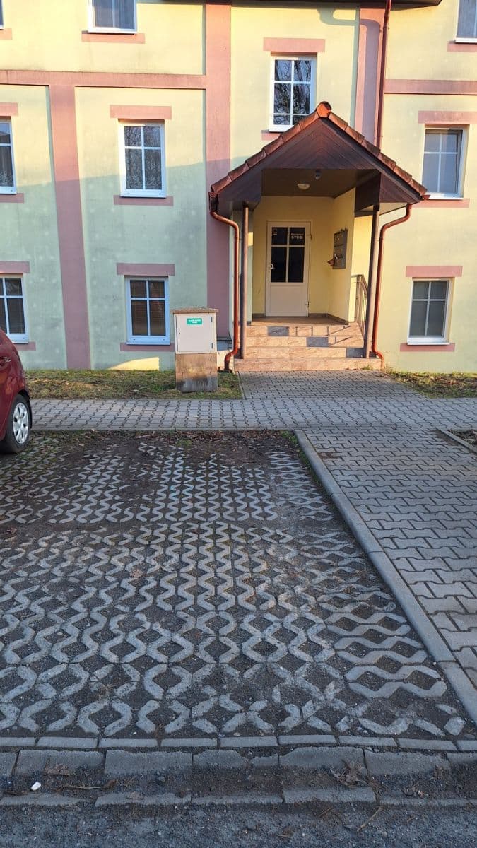 Pronájem bytu 2+kk 53 m², Kaštanová, Milovice, Středočeský kraj Pronájem bytu 2+kk 53 m², Kaštanová, Milovice, Středočeský kraj