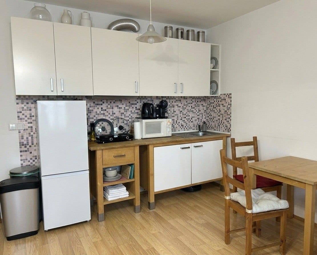 Pronájem bytu 1+kk 33 m², Osadní, Praha, Praha Pronájem bytu 1+kk 33 m², Osadní, Praha, Praha