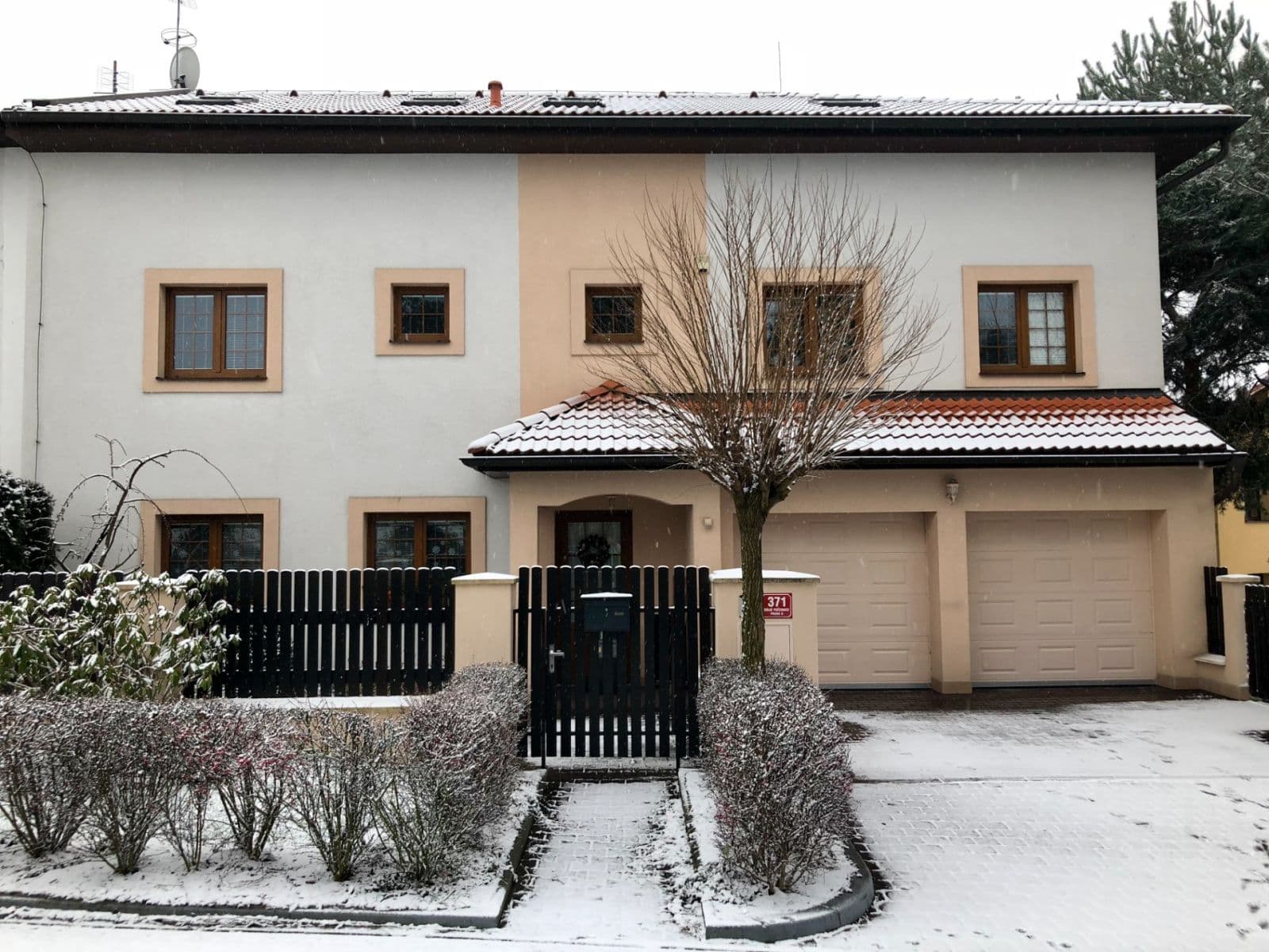 Prodej domu 240 m², pozemek 400 m², Listopadová, Praha, Praha Prodej domu 240 m², pozemek 400 m², Listopadová, Praha, Praha