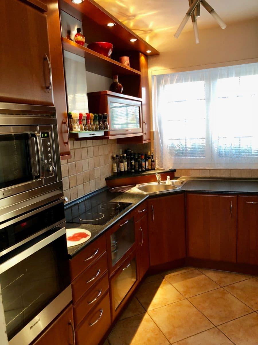 Prodej domu 240 m², pozemek 400 m², Listopadová, Praha, Praha Prodej domu 240 m², pozemek 400 m², Listopadová, Praha, Praha