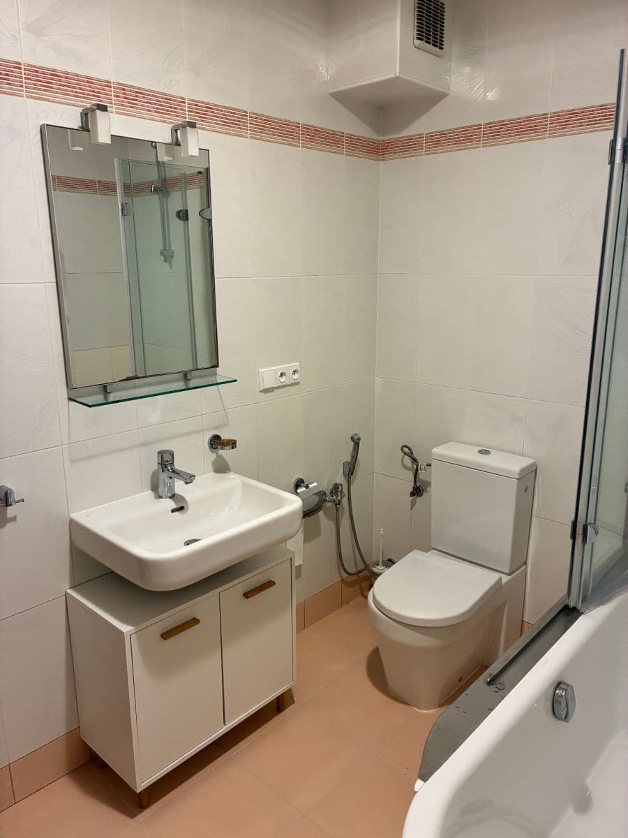 Pronájem bytu 3+1 92 m², Hrušovanské náměstí, Praha, Praha Pronájem bytu 3+1 92 m², Hrušovanské náměstí, Praha, Praha