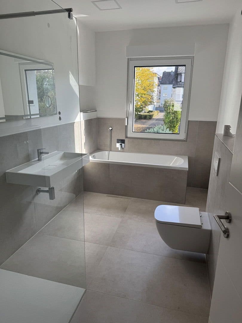 Pronájem domu 150 m², pozemek 168 m², Koblenz, Porýní-Falc Pronájem domu 150 m², pozemek 168 m², Koblenz, Porýní-Falc