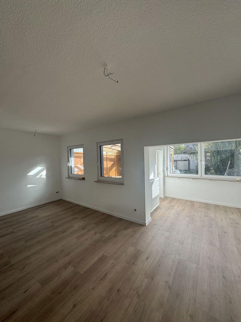 Pronájem domu 150 m², pozemek 168 m², Koblenz, Porýní-Falc Pronájem domu 150 m², pozemek 168 m², Koblenz, Porýní-Falc