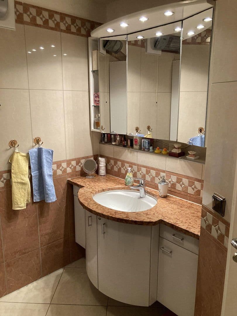 Prodej bytu 4+kk 106 m², Stuttgart, Bádensko-Württembersko Prodej bytu 4+kk 106 m², Stuttgart, Bádensko-Württembersko