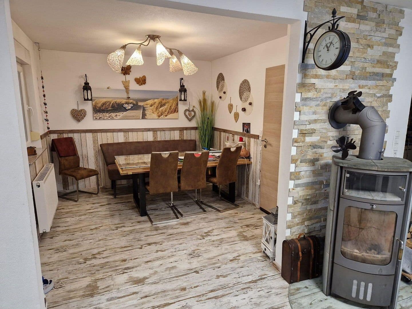 Prodej domu 155 m², pozemek 412 m², Brackenheim, Bádensko-Württembersko Prodej domu 155 m², pozemek 412 m², Brackenheim, Bádensko-Württembersko