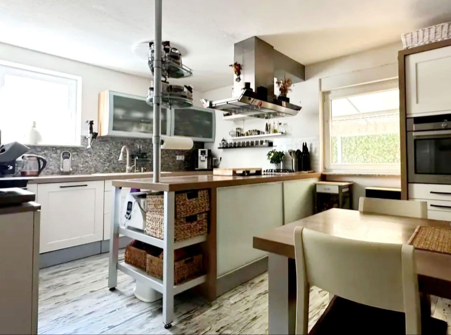 Prodej domu 155 m², pozemek 412 m², Brackenheim, Bádensko-Württembersko Prodej domu 155 m², pozemek 412 m², Brackenheim, Bádensko-Württembersko