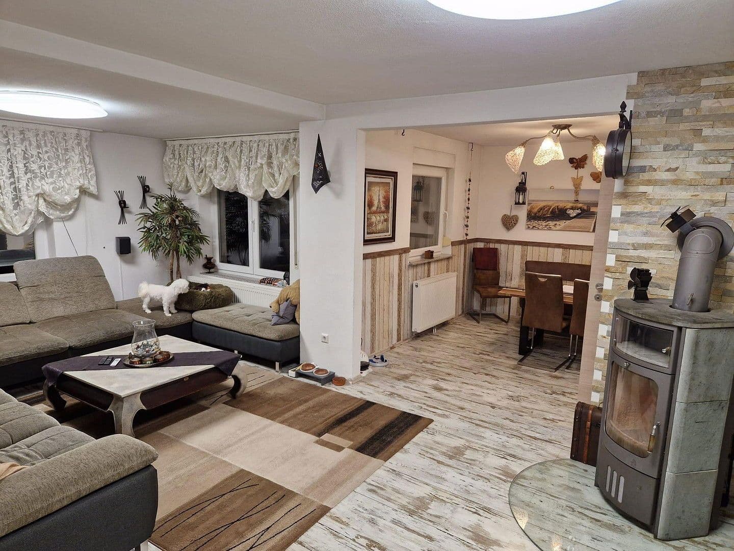 Prodej domu 155 m², pozemek 412 m², Brackenheim, Bádensko-Württembersko Prodej domu 155 m², pozemek 412 m², Brackenheim, Bádensko-Württembersko