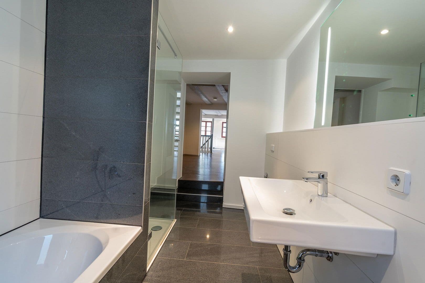 Pronájem bytu 3+1 125 m², Am Stadtberg 28, Dillingen an der Donau, Bavorsko Pronájem bytu 3+1 125 m², Am Stadtberg 28, Dillingen an der Donau, Bavorsko