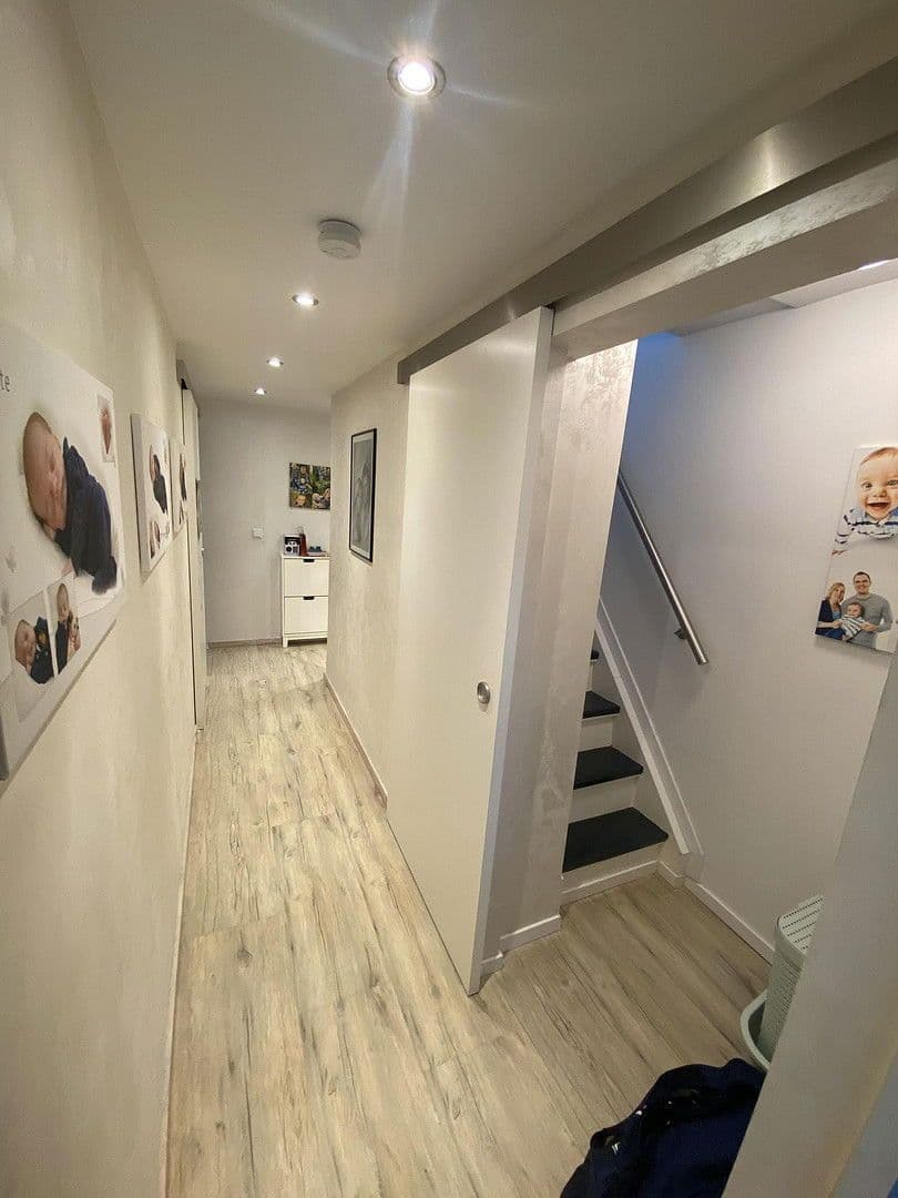 Prodej domu 120 m², pozemek 400 m², An der Schanzenbrücke 14, Duisburg, Severní Porýní-Vestfálsko Prodej domu 120 m², pozemek 400 m², An der Schanzenbrücke 14, Duisburg, Severní Porýní-Vestfálsko