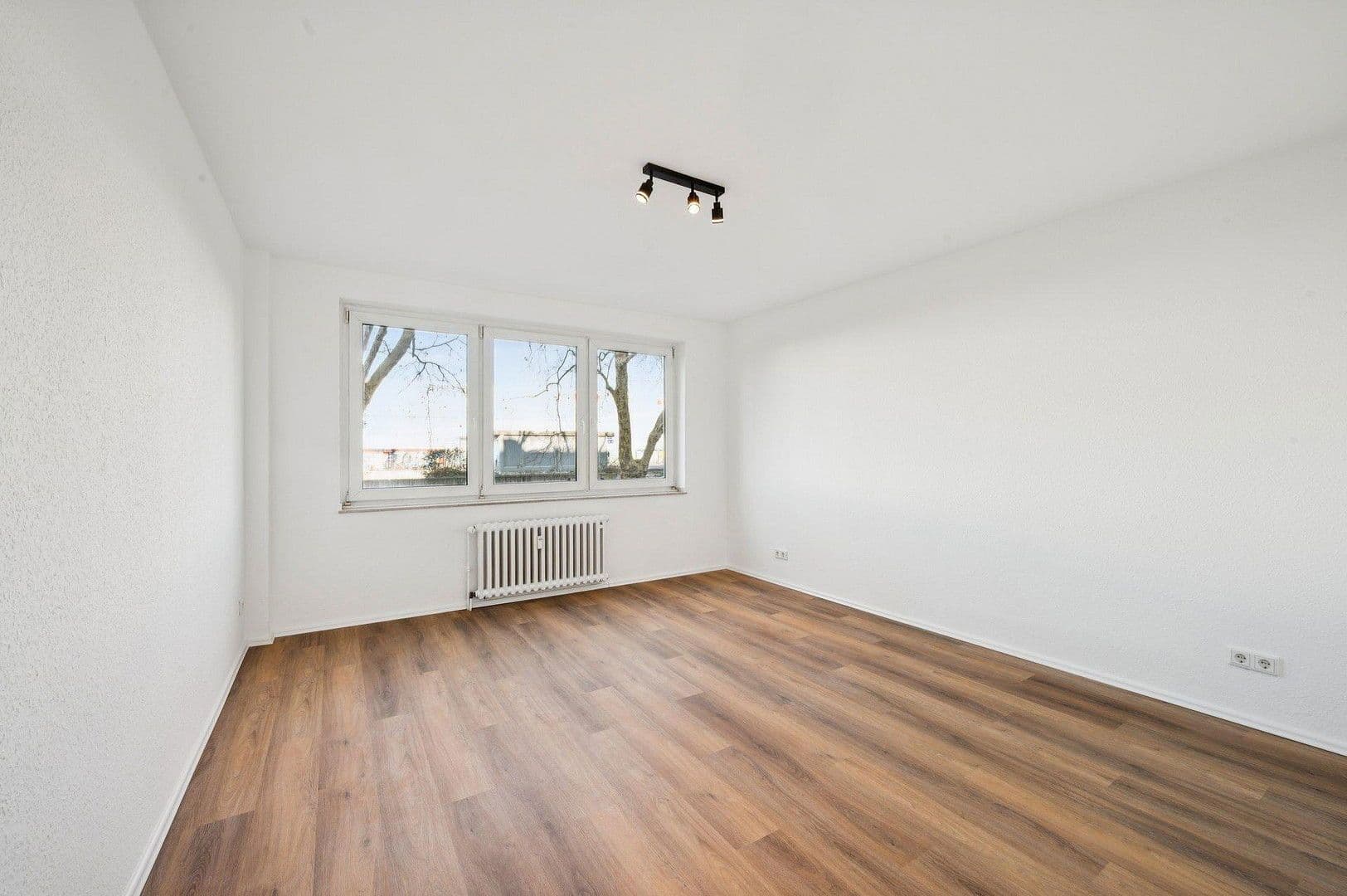 Prodej bytu 2+1 57 m², Düsseldorf, Severní Porýní-Vestfálsko Prodej bytu 2+1 57 m², Düsseldorf, Severní Porýní-Vestfálsko