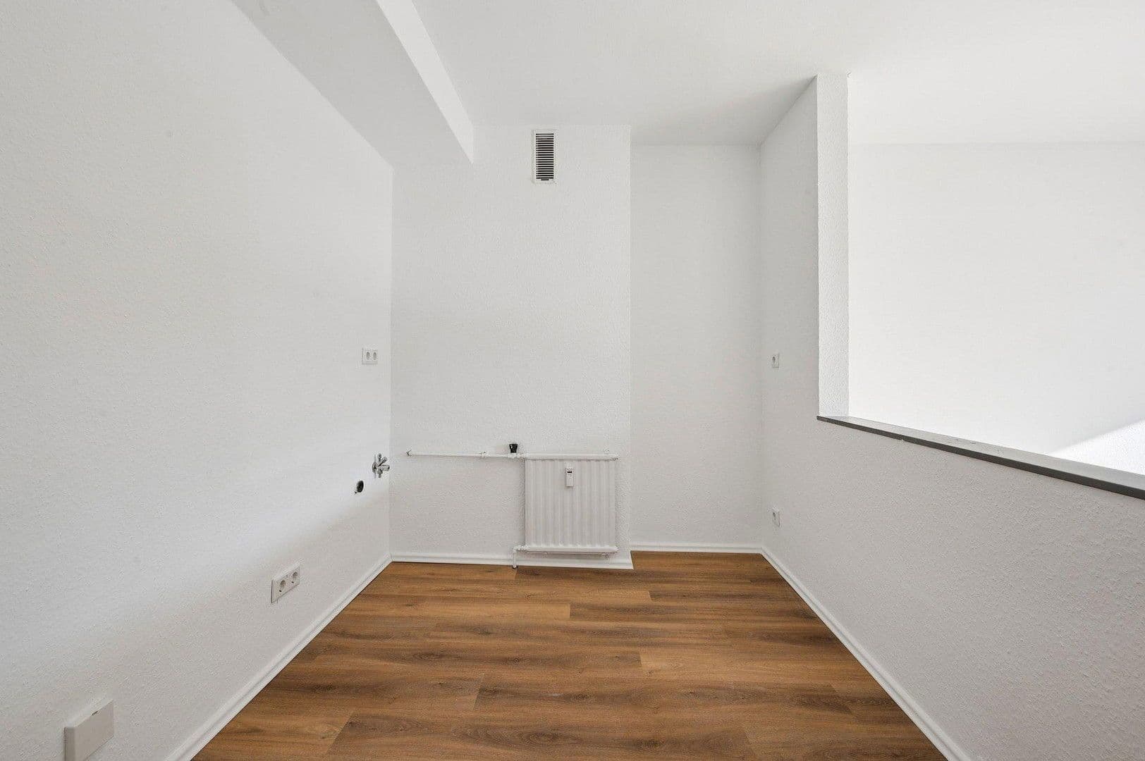 Prodej bytu 2+1 57 m², Düsseldorf, Severní Porýní-Vestfálsko Prodej bytu 2+1 57 m², Düsseldorf, Severní Porýní-Vestfálsko