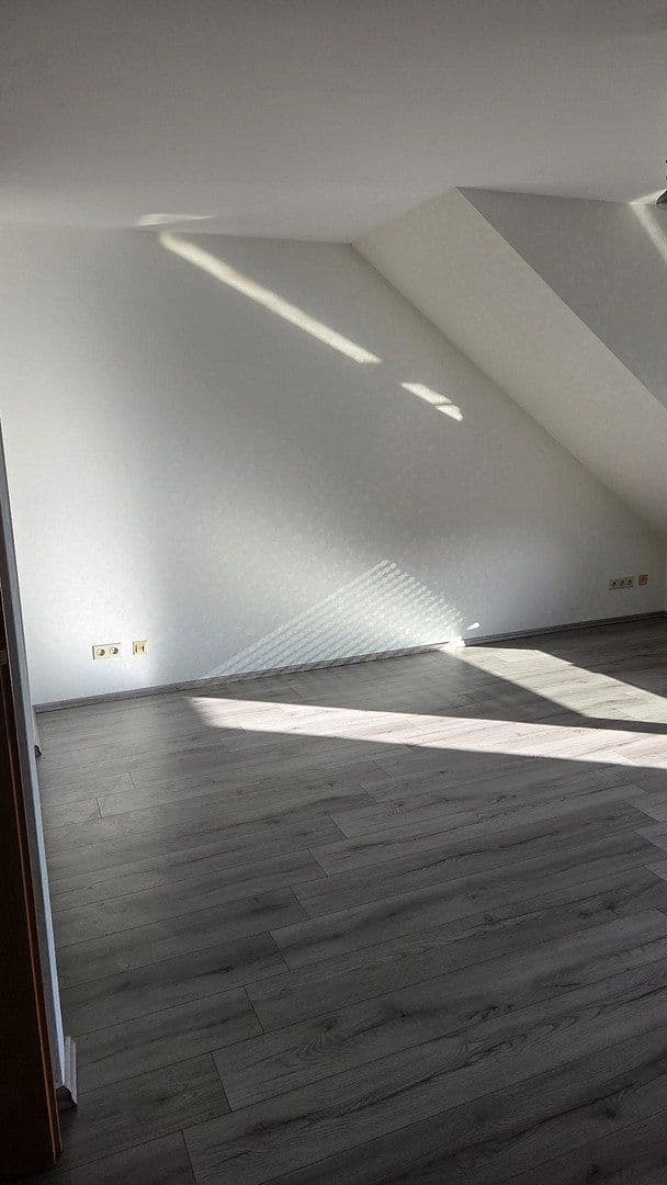 Pronájem bytu 3+1 74 m², Kurfürstenstraße 12, Duisburg, Severní Porýní-Vestfálsko Pronájem bytu 3+1 74 m², Kurfürstenstraße 12, Duisburg, Severní Porýní-Vestfálsko