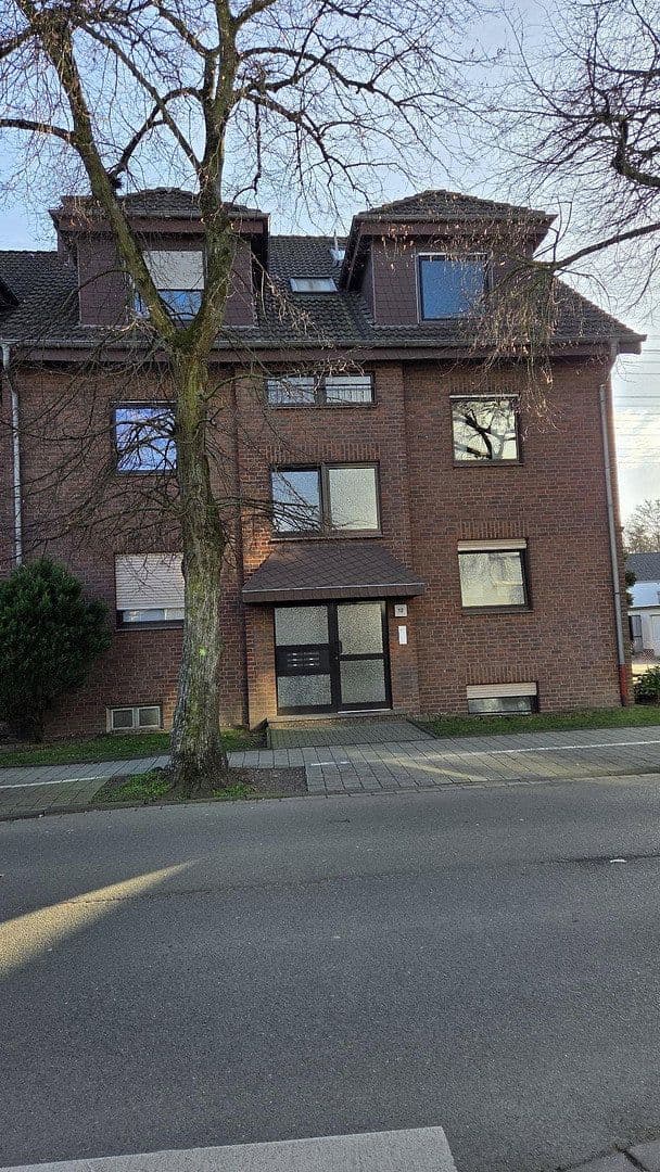 Pronájem bytu 3+1 74 m², Kurfürstenstraße 12, Duisburg, Severní Porýní-Vestfálsko Pronájem bytu 3+1 74 m², Kurfürstenstraße 12, Duisburg, Severní Porýní-Vestfálsko