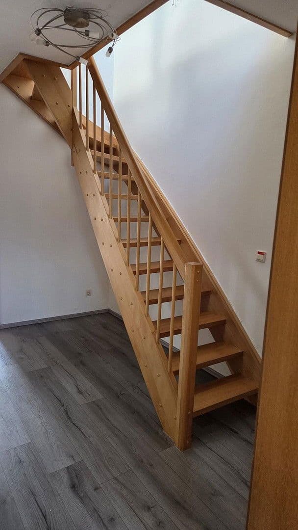 Pronájem bytu 3+1 74 m², Kurfürstenstraße 12, Duisburg, Severní Porýní-Vestfálsko Pronájem bytu 3+1 74 m², Kurfürstenstraße 12, Duisburg, Severní Porýní-Vestfálsko