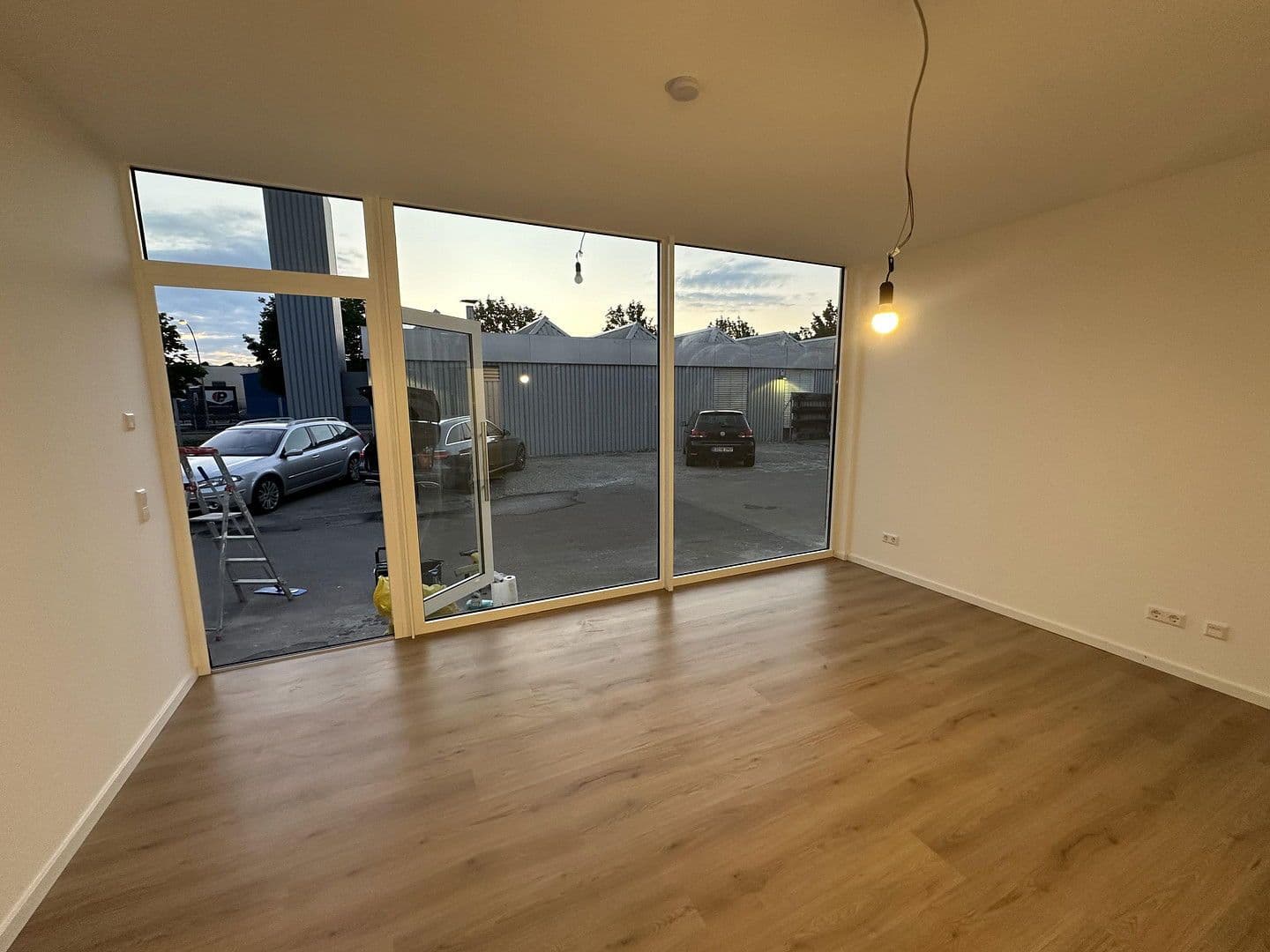 Pronájem kanceláře 35 m², Fritz-Müller-Str.135, Esslingen am Neckar, Bádensko-Württembersko Pronájem kanceláře 35 m², Fritz-Müller-Str.135, Esslingen am Neckar, Bádensko-Württembersko