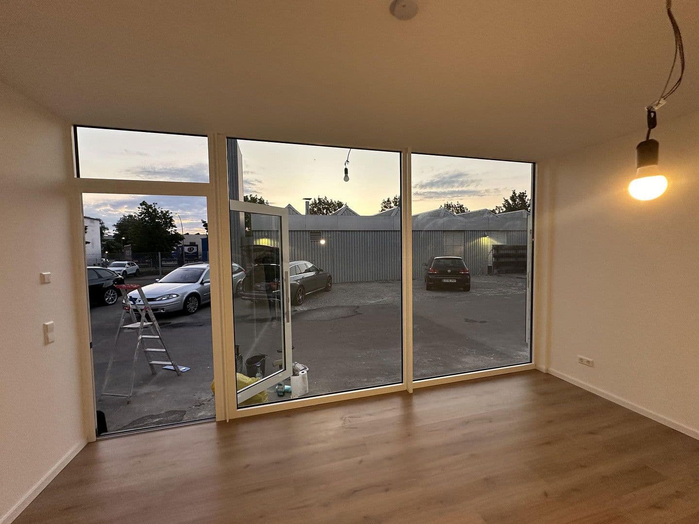 Pronájem kanceláře 35 m², Fritz-Müller-Str.135, Esslingen am Neckar, Bádensko-Württembersko Pronájem kanceláře 35 m², Fritz-Müller-Str.135, Esslingen am Neckar, Bádensko-Württembersko