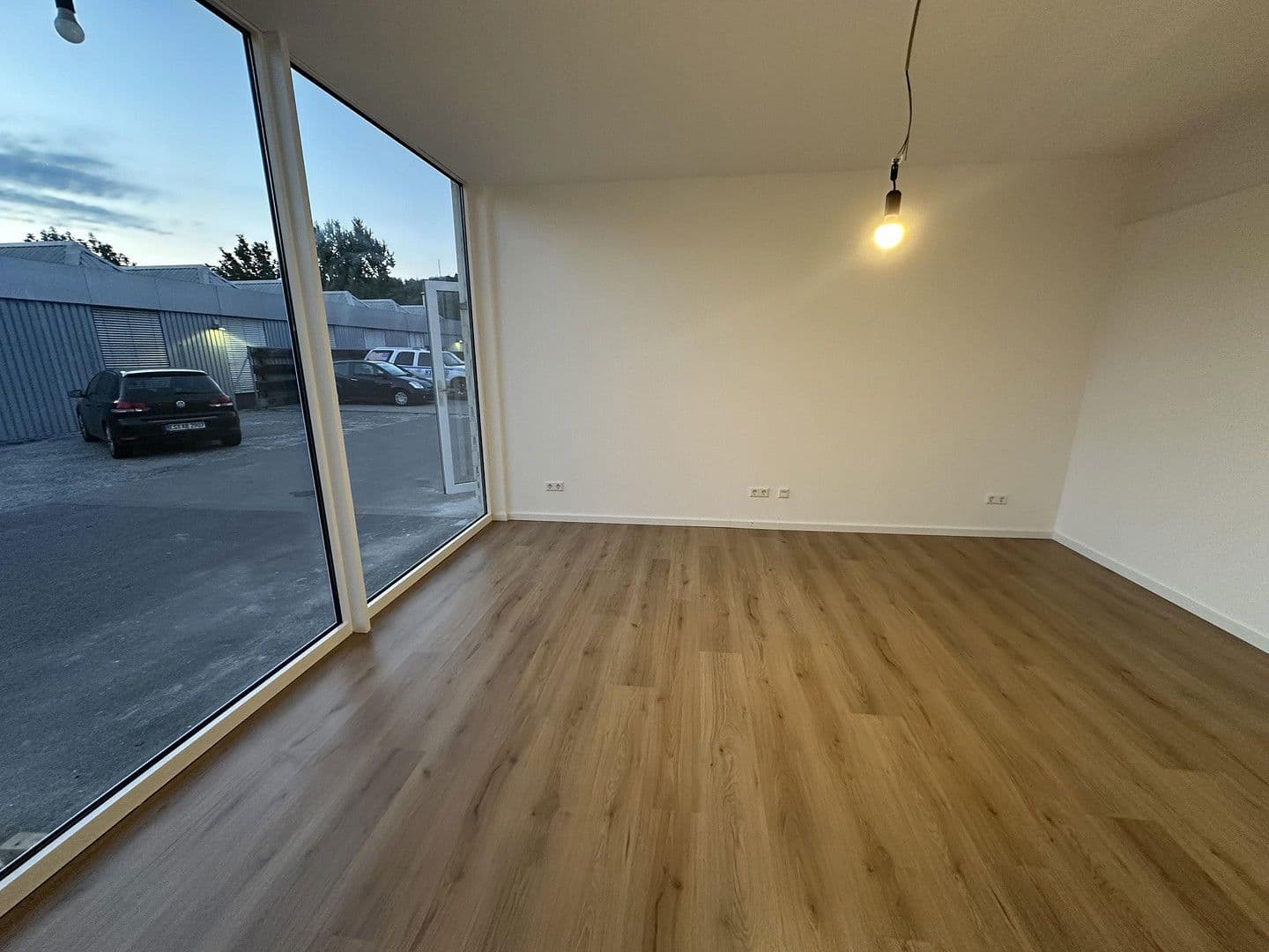 Pronájem kanceláře 35 m², Fritz-Müller-Str.135, Esslingen am Neckar, Bádensko-Württembersko Pronájem kanceláře 35 m², Fritz-Müller-Str.135, Esslingen am Neckar, Bádensko-Württembersko