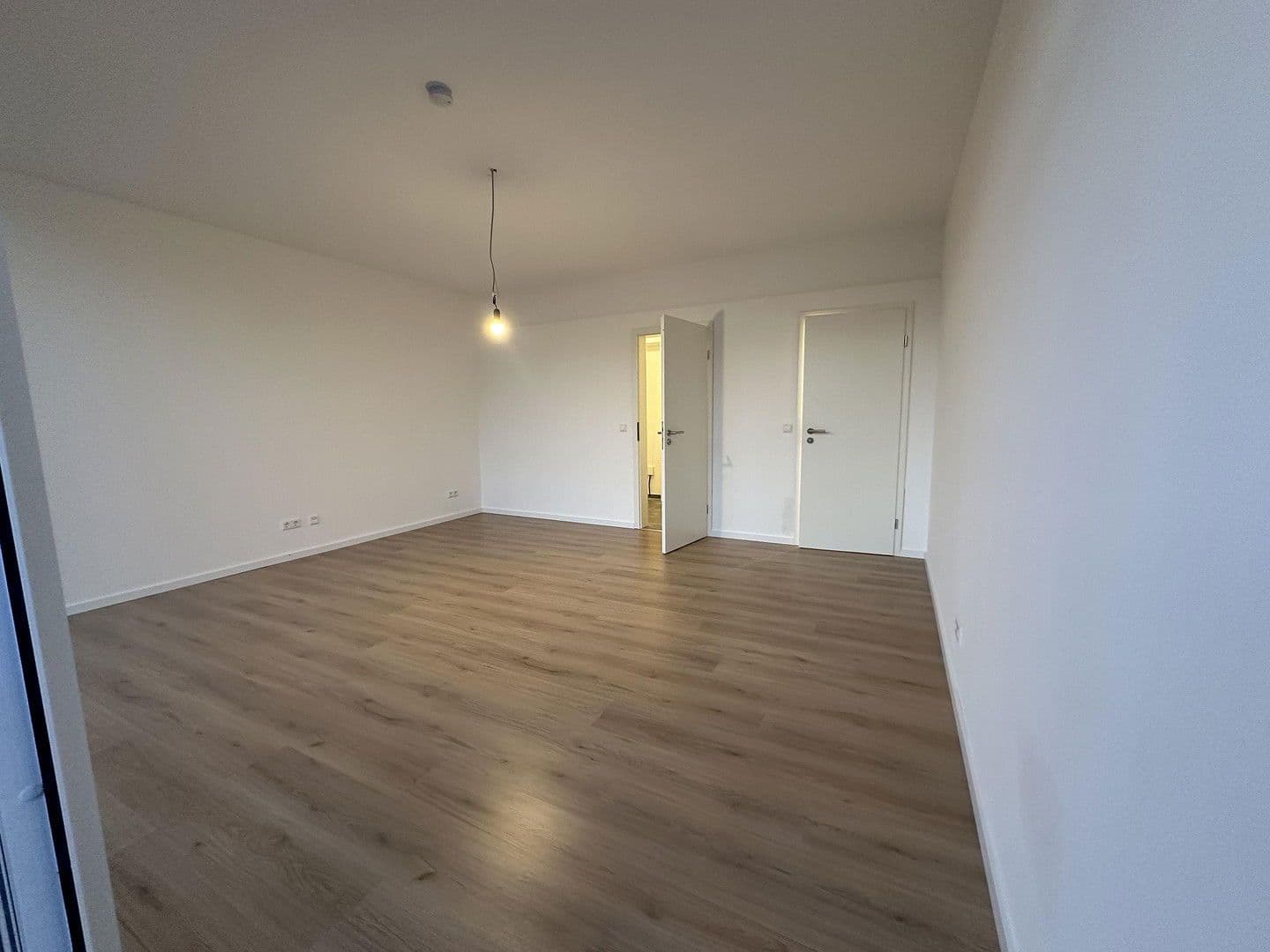 Pronájem kanceláře 35 m², Fritz-Müller-Str.135, Esslingen am Neckar, Bádensko-Württembersko Pronájem kanceláře 35 m², Fritz-Müller-Str.135, Esslingen am Neckar, Bádensko-Württembersko