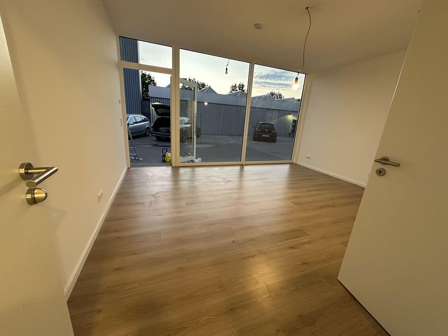 Pronájem kanceláře 35 m², Fritz-Müller-Str.135, Esslingen am Neckar, Bádensko-Württembersko Pronájem kanceláře 35 m², Fritz-Müller-Str.135, Esslingen am Neckar, Bádensko-Württembersko