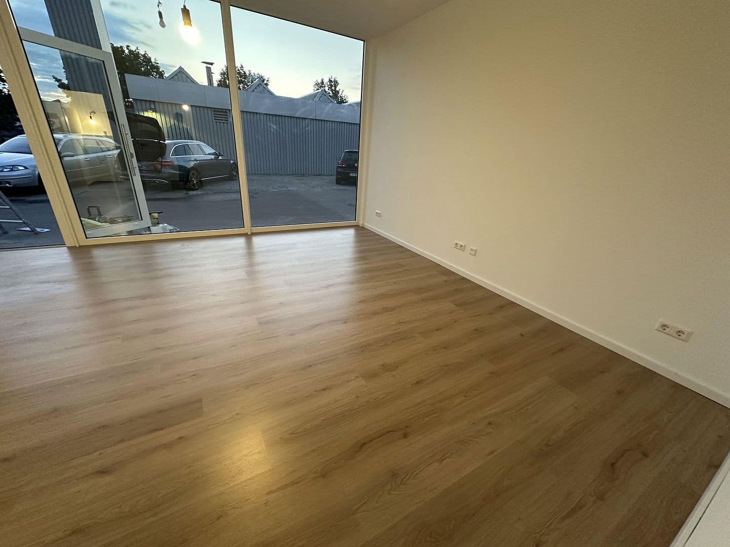 Pronájem kanceláře 35 m², Fritz-Müller-Str.135, Esslingen am Neckar, Bádensko-Württembersko Pronájem kanceláře 35 m², Fritz-Müller-Str.135, Esslingen am Neckar, Bádensko-Württembersko