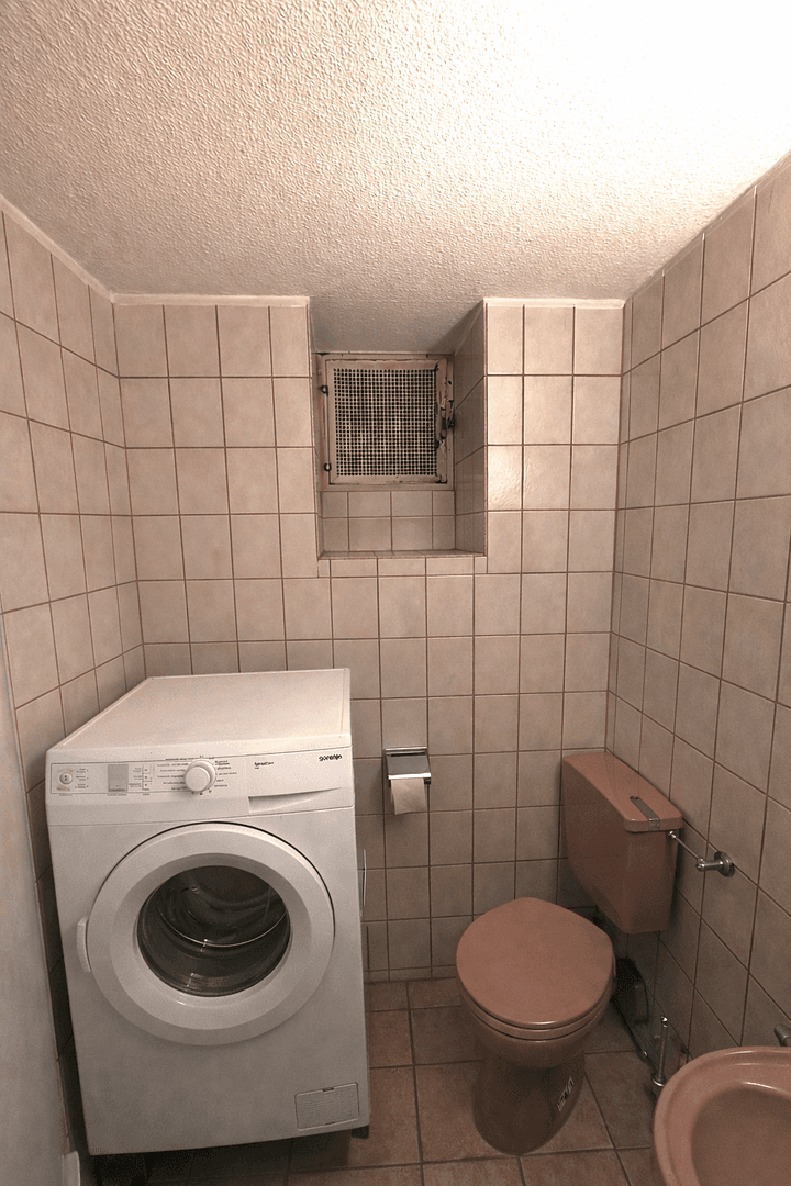 Pronájem bytu 1+1 22 m², Haselstraße 55, Kaiserslautern, Porýní-Falc Pronájem bytu 1+1 22 m², Haselstraße 55, Kaiserslautern, Porýní-Falc