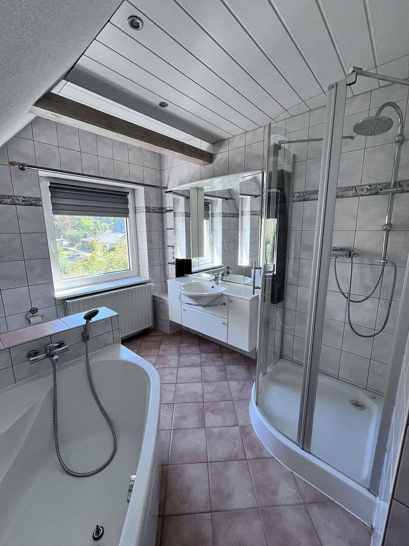 Pronájem bytu 3+1 78 m², August-Bebel-Straße 182 A, Grünhain-Beierfeld, Sasko Pronájem bytu 3+1 78 m², August-Bebel-Straße 182 A, Grünhain-Beierfeld, Sasko