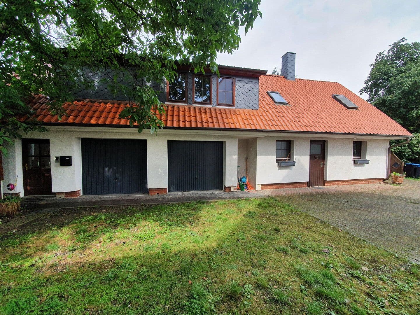 Prodej domu 110 m², pozemek 493 m², Anemonenweg 9a, Laatzen, Dolní Sasko Prodej domu 110 m², pozemek 493 m², Anemonenweg 9a, Laatzen, Dolní Sasko