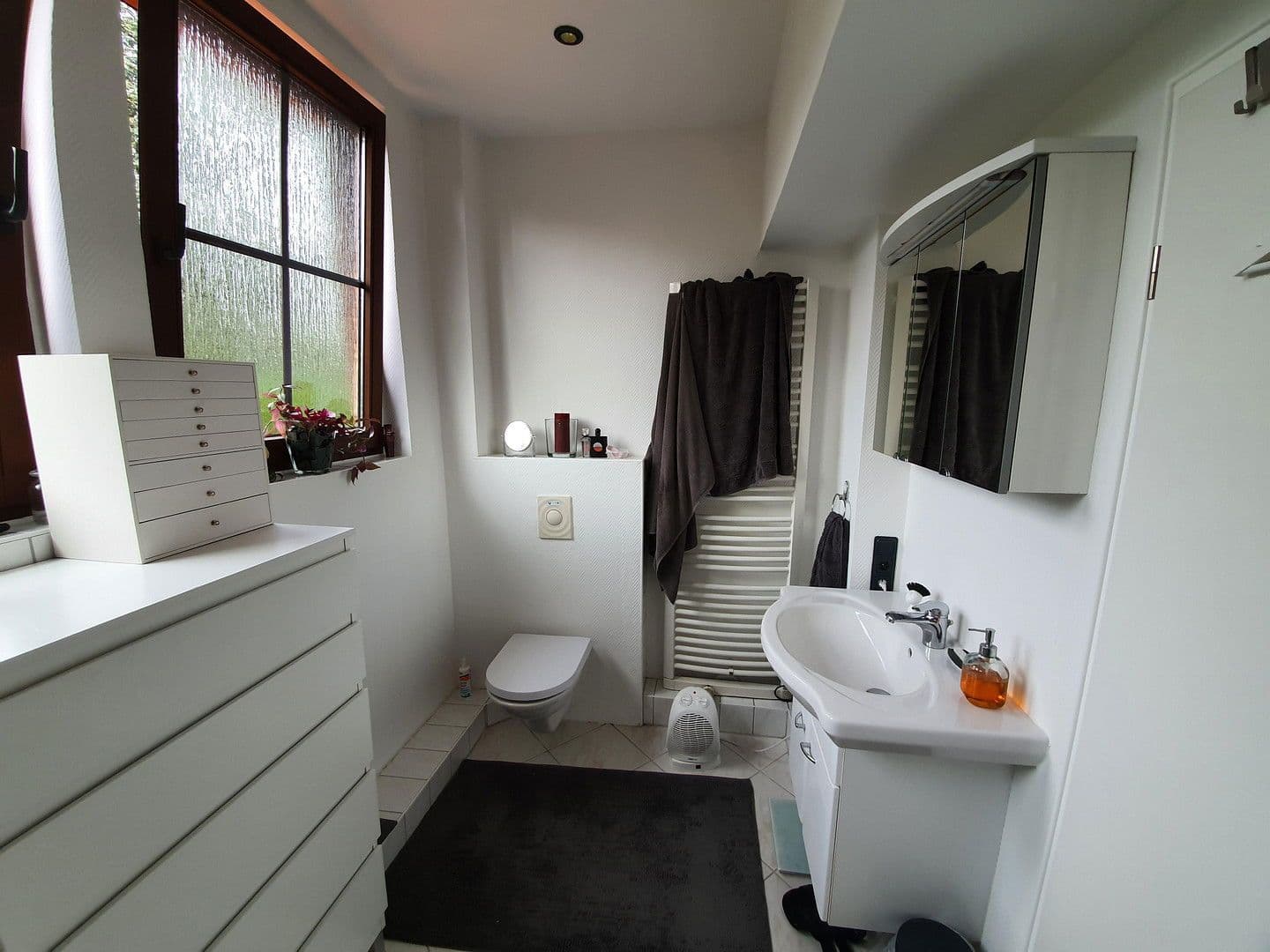 Prodej domu 110 m², pozemek 493 m², Anemonenweg 9a, Laatzen, Dolní Sasko Prodej domu 110 m², pozemek 493 m², Anemonenweg 9a, Laatzen, Dolní Sasko