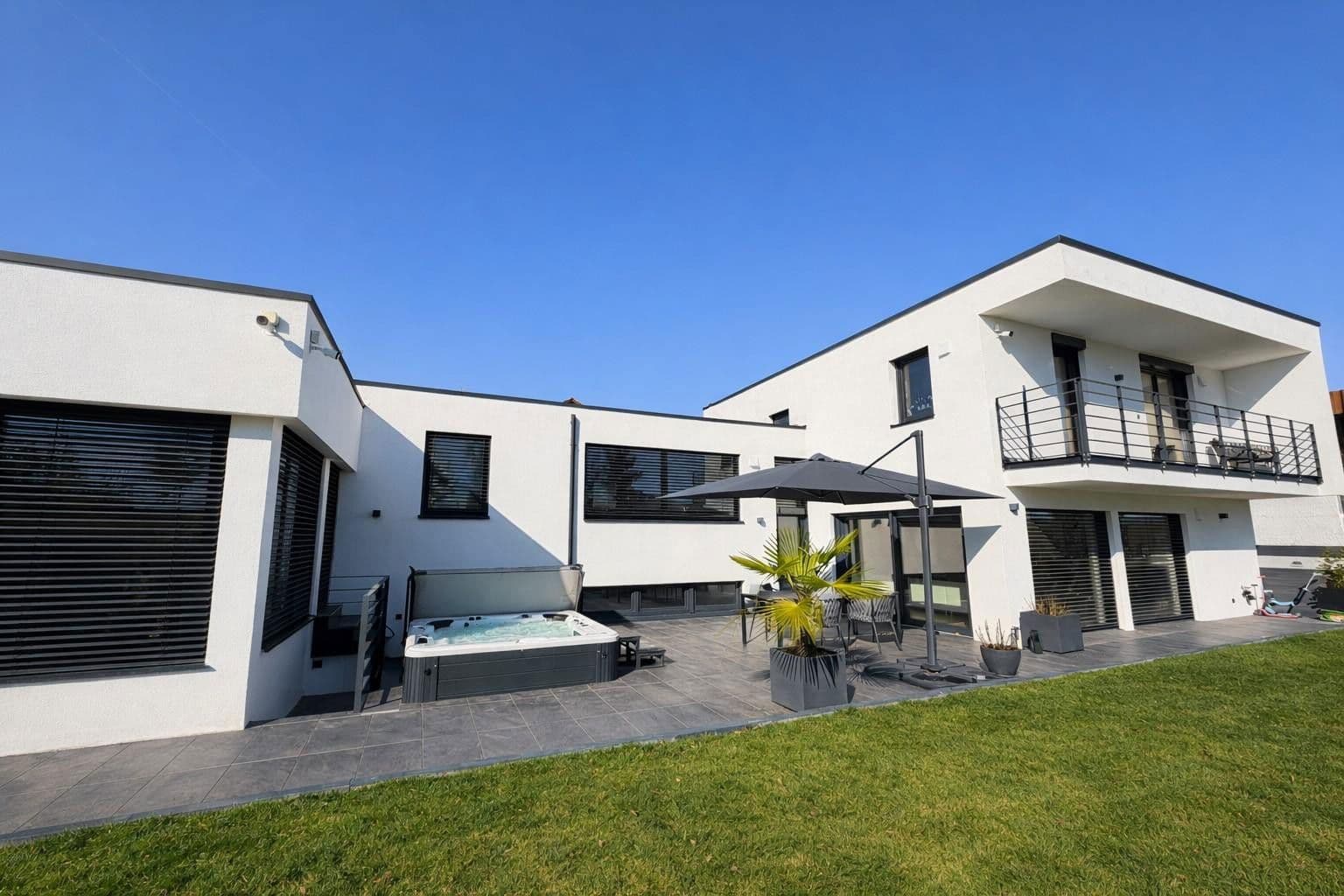 Prodej domu 306 m², pozemek 1.400 m², Ilsfeld, Bádensko-Württembersko Prodej domu 306 m², pozemek 1.400 m², Ilsfeld, Bádensko-Württembersko