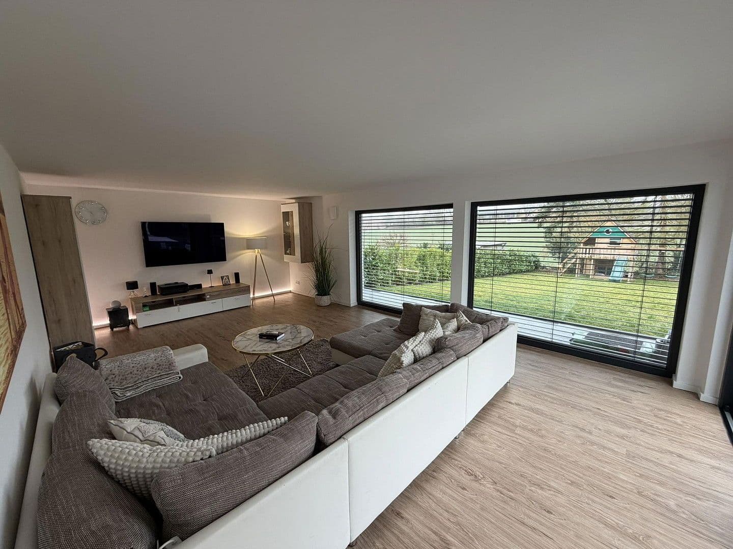 Prodej domu 306 m², pozemek 1.400 m², Ilsfeld, Bádensko-Württembersko Prodej domu 306 m², pozemek 1.400 m², Ilsfeld, Bádensko-Württembersko