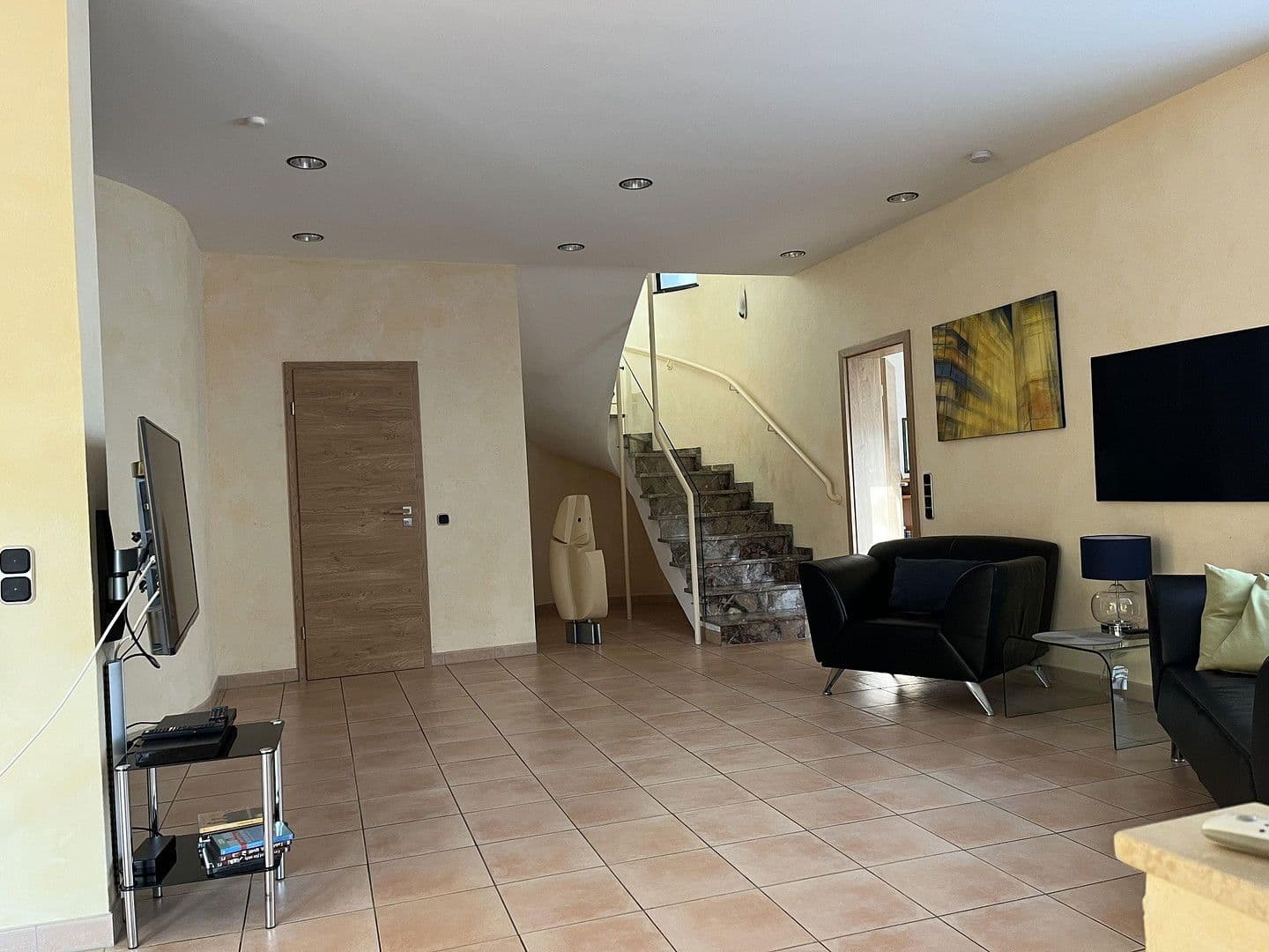 Prodej domu 350 m², pozemek 766 m², Kickelsberg 17, Bad Camberg, Hessen Prodej domu 350 m², pozemek 766 m², Kickelsberg 17, Bad Camberg, Hessen